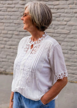 witte kanten blouse met korte mouwen