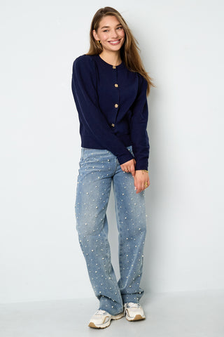 Gebreid vest met pofmouw en "bloem"knopen in donkerblauw