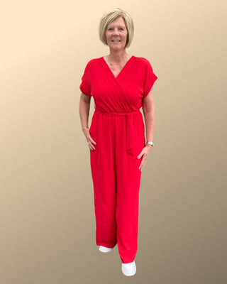 Jumpsuit met overslag en ceintuur in rood