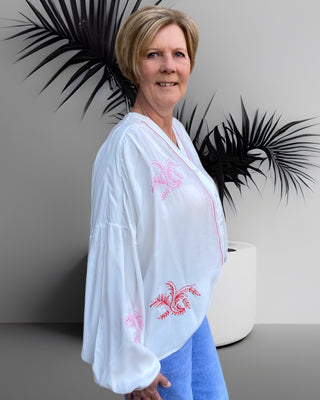 Witte blouse met borduursel in rood/roze