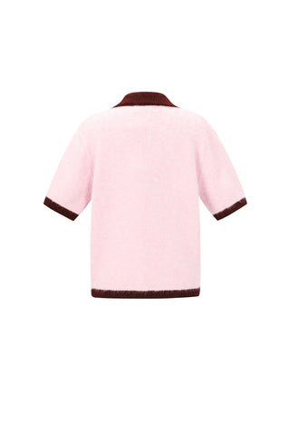 Gebreid vest met korte mouw en gekleurde bies in roze/bordeaux