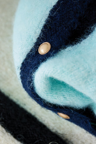 Gebreid vest met korte mouw en gekleurde bies in lichtblauw/donkerblauw