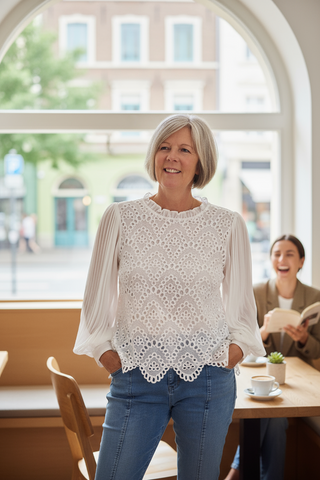 witte kanten top met plissé mouwen