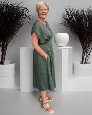 Mididress met plooien in armygroen