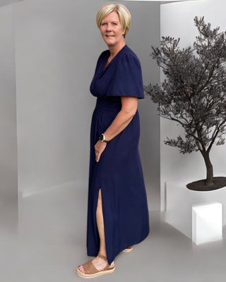 Maxidress met overslag en plooienceintuur in donkerblauw