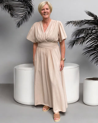 Maxidress met overslag en plooienceintuur in beige