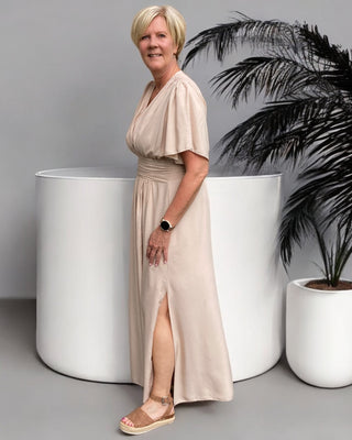 Maxidress met overslag en plooienceintuur in beige