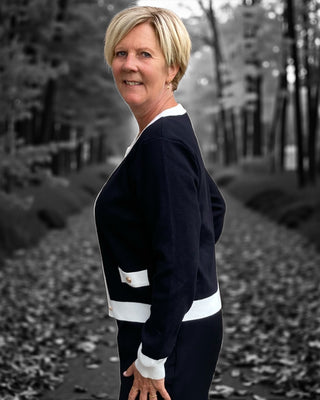 Gebreid vest met gekleurde bies in zwart/wit