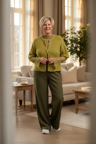 Pantalon met wijde pijpen en plooien in groen