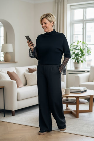 Pantalon met wijde pijpen en plooien in zwart