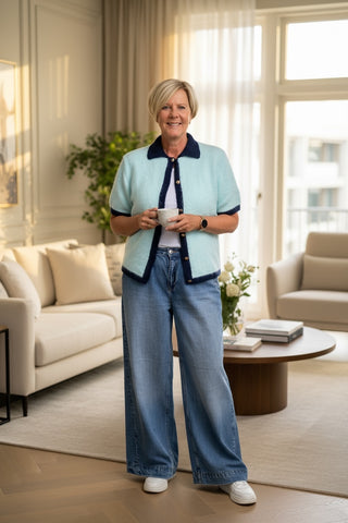 Gebreid vest met korte mouw en gekleurde bies in lichtblauw/donkerblauw