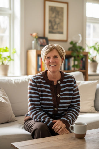 Gebreid gestreept vestje in bruin/blauw