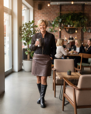 Midi leather-look rok in bruin