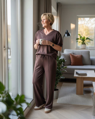 Tweedelige set in joggingstof in bruin