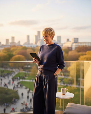 Wijde pantalon met plooien in donkerblauw