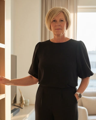 Top met korte pofmouw in zwart