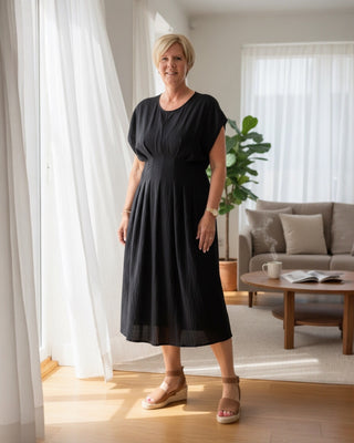 Mididress met plooien in zwart