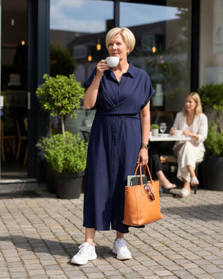 Maxidress met korte mouw en strikdetail in donkerblauw