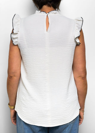 witte structuur top met rafel details