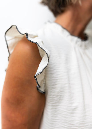 witte structuur top met rafel details