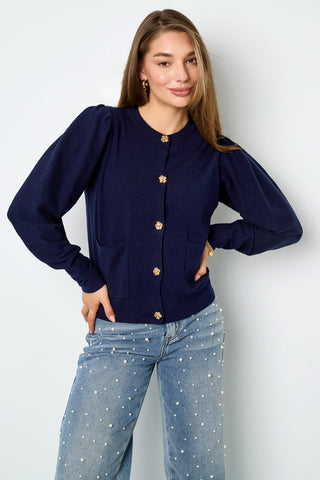 Gebreid vest met pofmouw en "bloem"knopen in donkerblauw